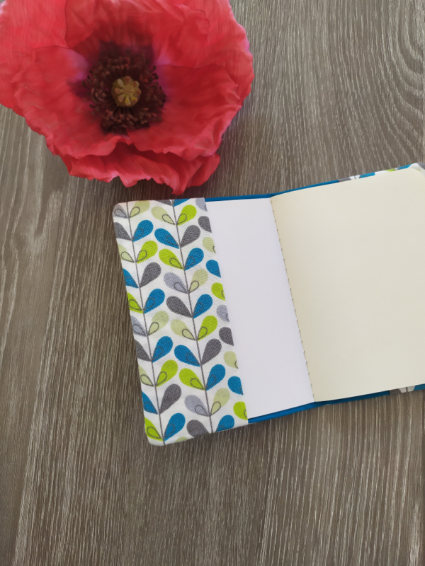 CARNET A6-FEUILLE TURQUOISE-FOND BLANC-2